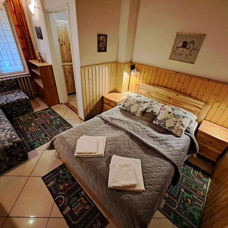 Csaladi Vendeghaz Lägenhet Eger Exteriör bild